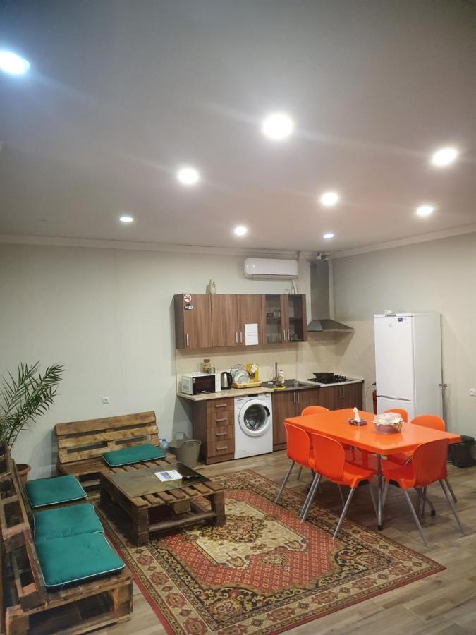 Bee Lucky Hostel And Tours Jerevan Eksteriør billede